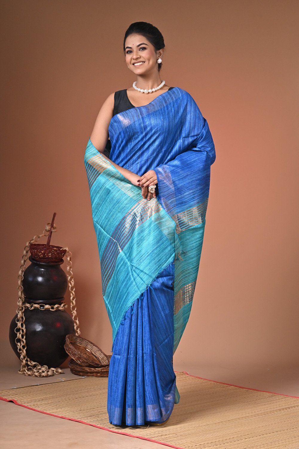 Contrast Ghicha Tussar Saree with Blouse Piece - Image 3