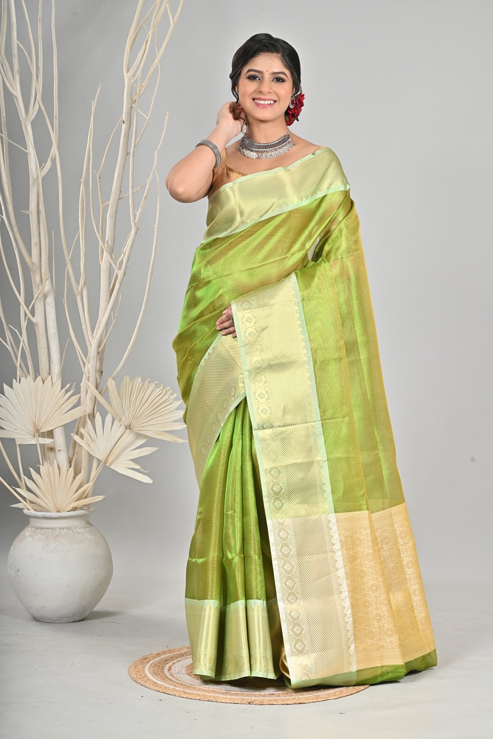 Exquisite Golden Tissue Saree with Intricate Border - Image 3