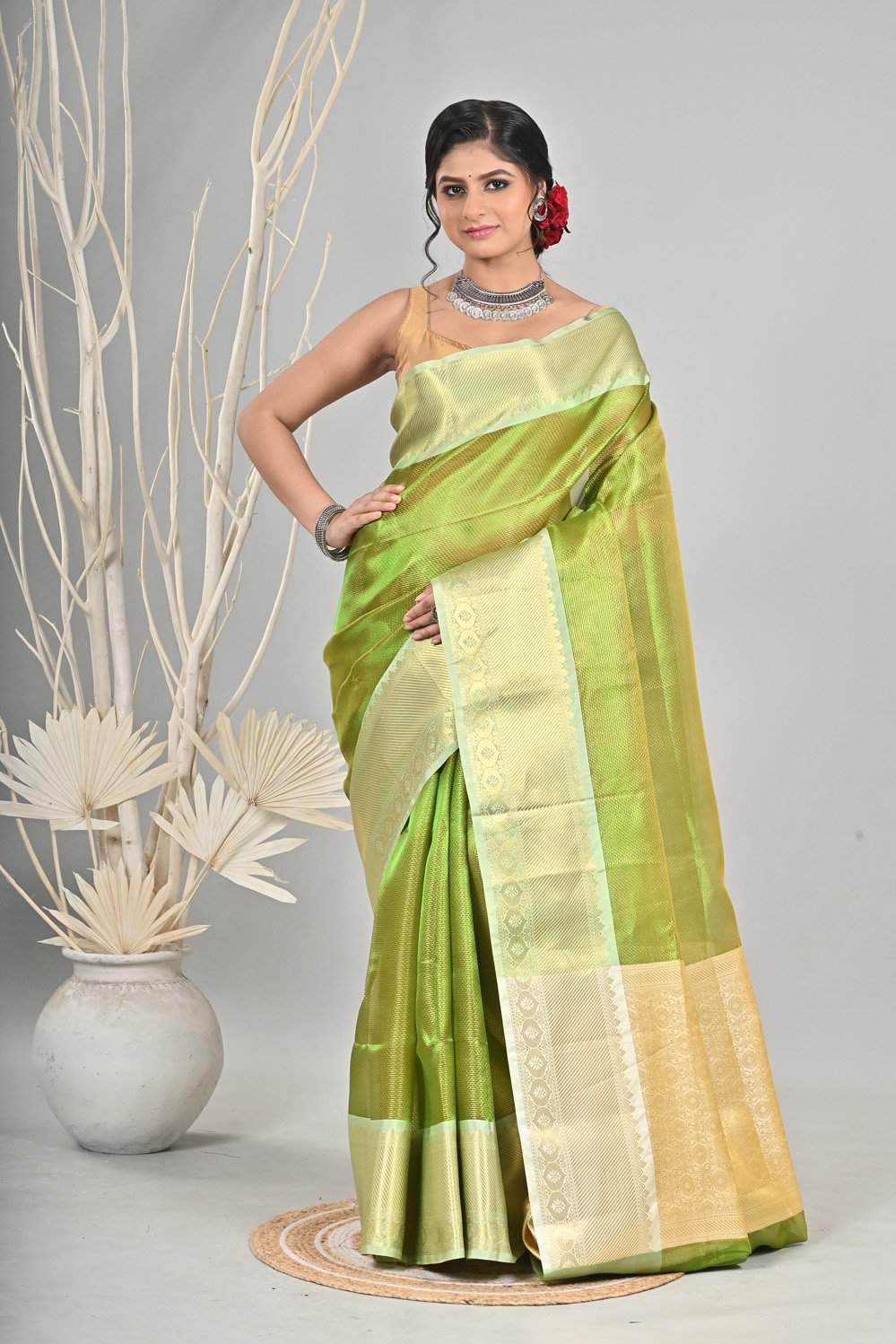 Exquisite Golden Tissue Saree with Intricate Border - Image 4
