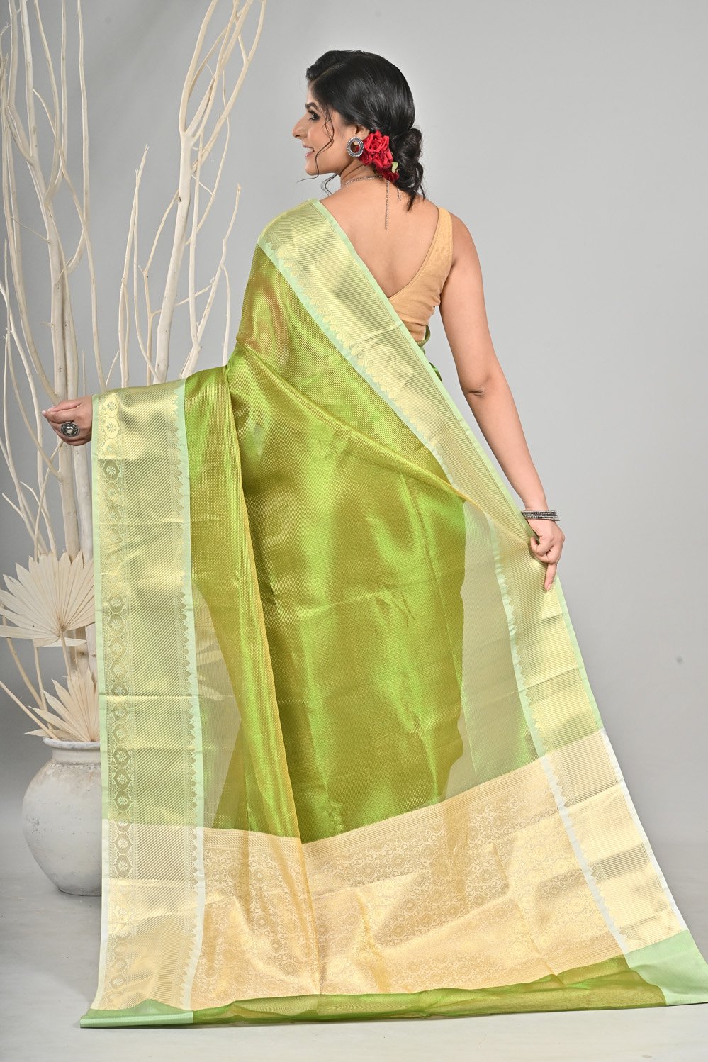 Exquisite Golden Tissue Saree with Intricate Border - Image 7
